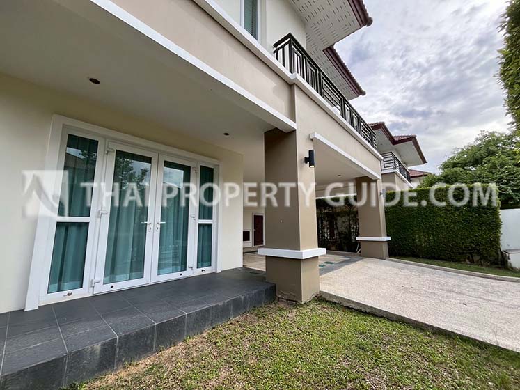 House with Shared Pool in Sukhumvit 